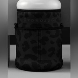 Hydro jug half gallon with sleeve